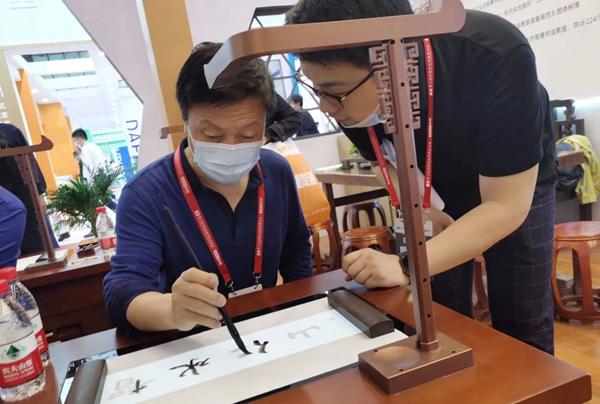 科技赋能传统，口碑见证实力——图华文众合第七代智慧书法教室功能与亮点解析